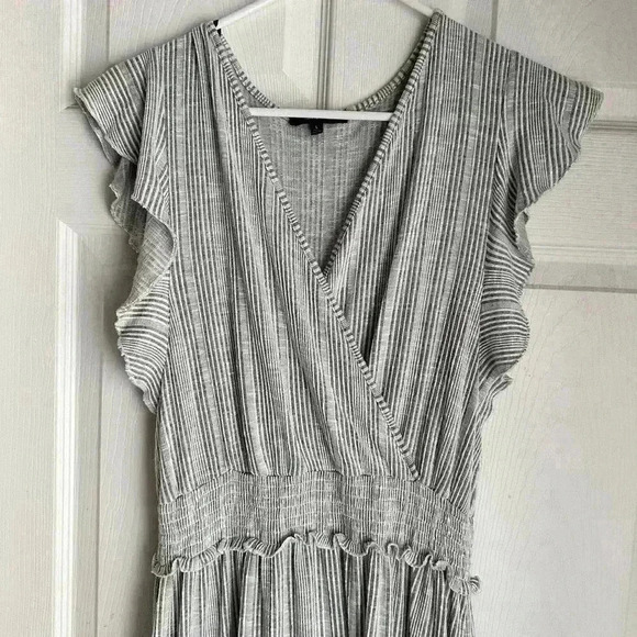 Caution To The Wind Women's Gray & White Striped Ribbed Dress Size L V-Neck - Picture 2 of 6
